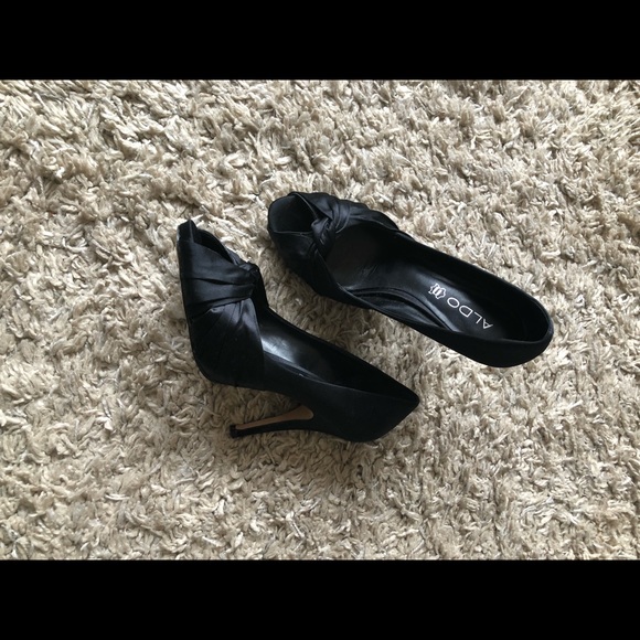 ALDO~ Black satin heels - Picture 3 of 8